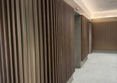 Paneles decorativos integrados en un proyecto de interiorismo