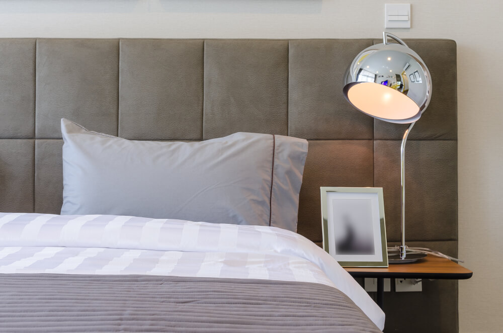 Cabecero y paneles decorativos de habitación de hotel con fijación oculta